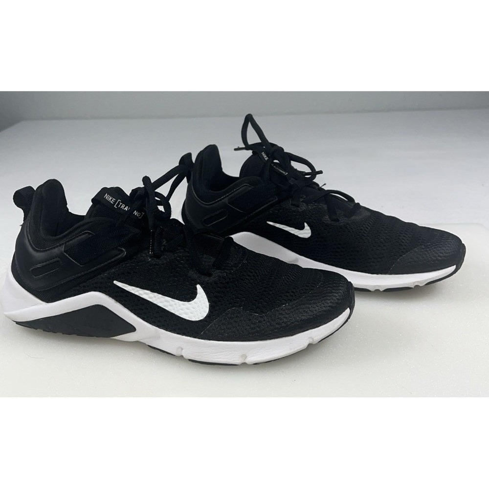 Nike Legend Essential Training Shoes Womens 9 Black White Good CD0212-001 Low